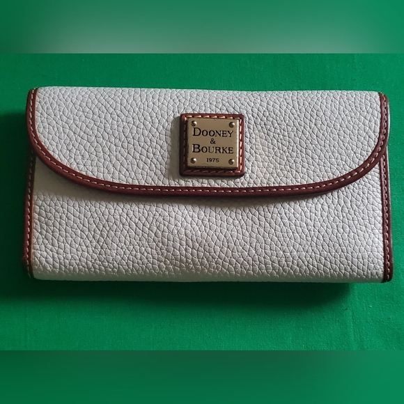 Dooney & Bourke Pebble Grain Continental Clutch Wallet - Picture 1 of 15